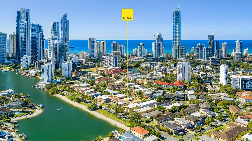Surfers Paradise 6 Bedroom Whole Block Of Three Strata Units With DA Approval For Six Units