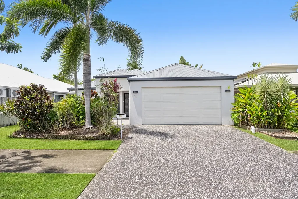 PRIVATE, MODERN AND SPACIOUS HOME IN SMITHFIELD VILLAGE!