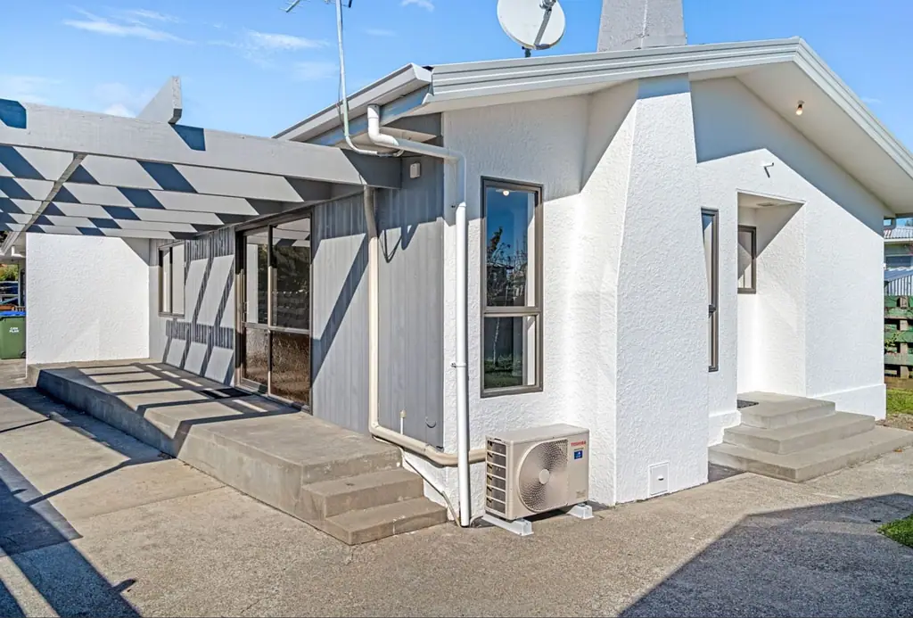 Stoke 2 Bedroom Overseas Move Creates a Genuine Opportunity