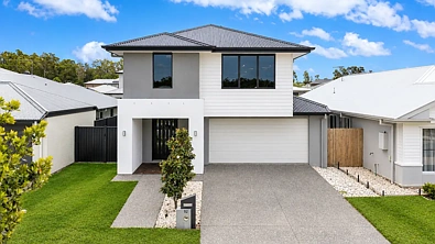 Burpengary East 5ਬੈੱਡਰੂਮ Impressive Family Living with Pool, Side Access & Modern Comfort