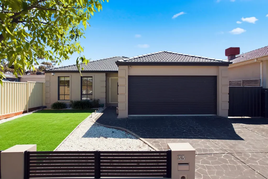 33 Mckenzie Crescent, Roxburgh Park, VIC 3064