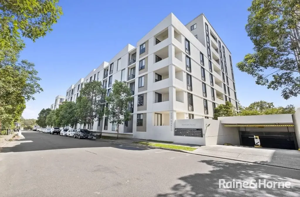Modern Two-Bedroom Apartment in a Prime Riverside Location