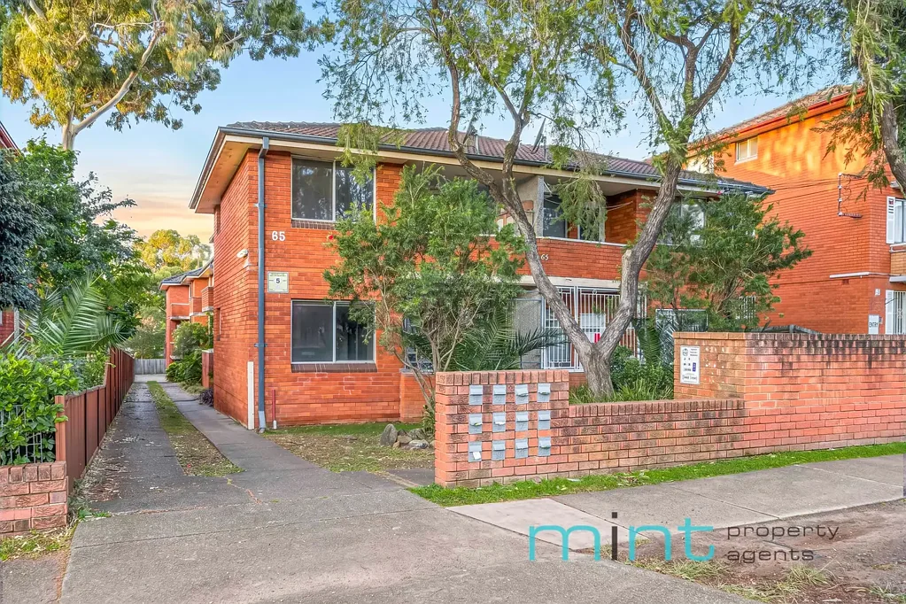 Lakemba 2部屋 Spacious Full-Brick Apartment with Renovated Kitchen & Car Space