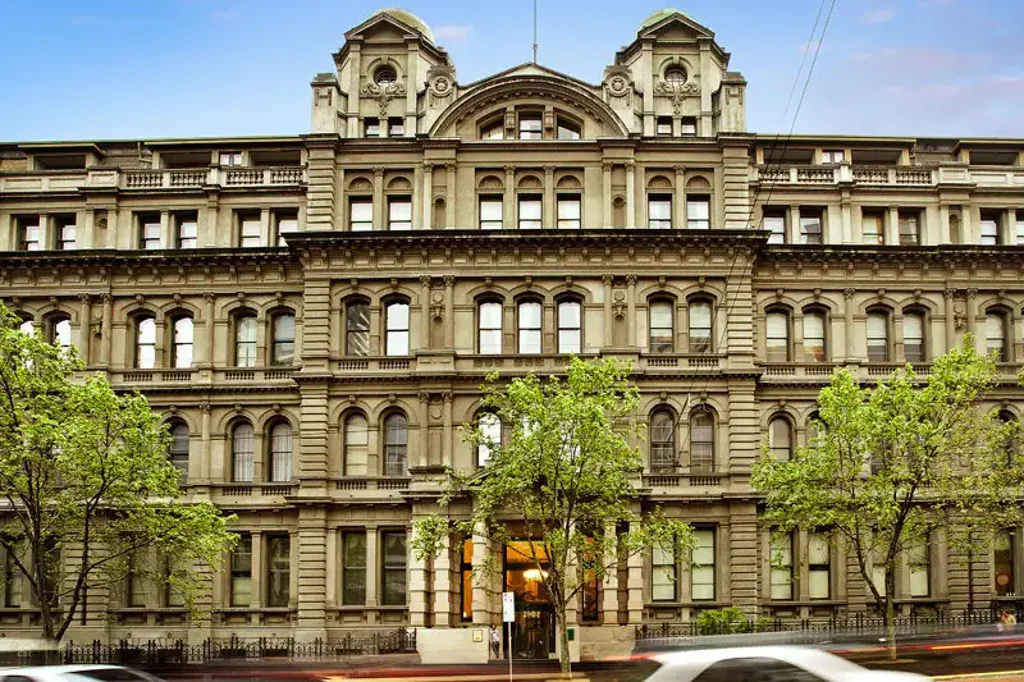 CHARMING FURNISHED HERITAGE APARTMENT!