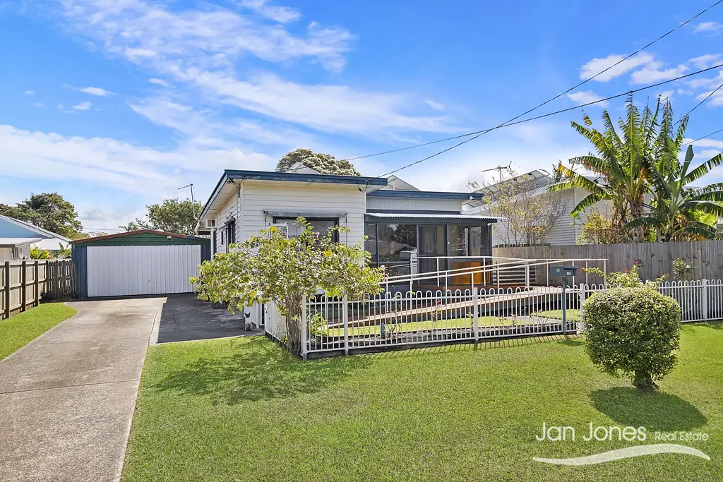 Clontarf 2침실 Potential Plus on 582m² — Walk to the Water