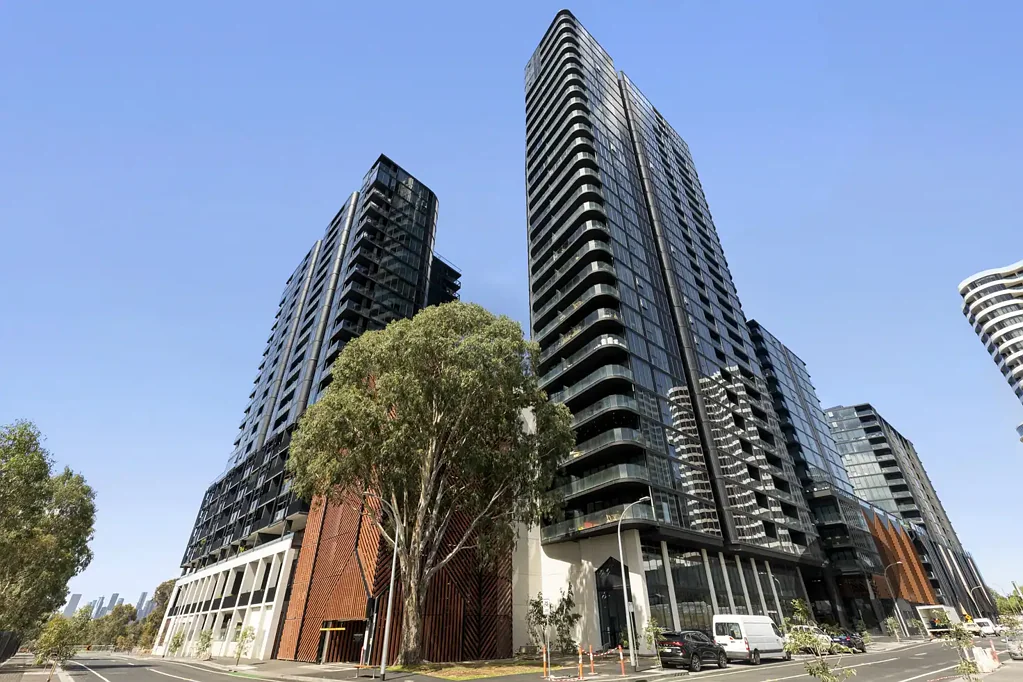Footscray 2Moenga Top-Floor Sophistication With City-Fringe Appeal