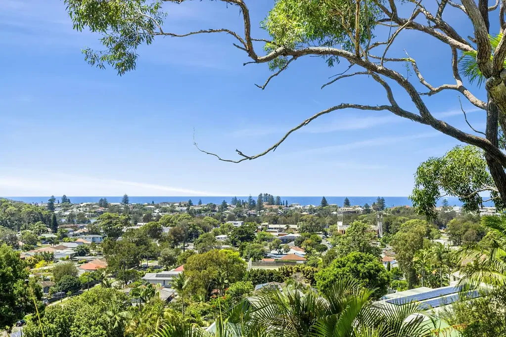 North Narrabeen 4Moenga Sun-Drenched Multi-Generational Living with Ocean Views