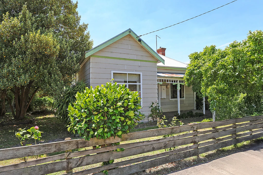 48 Leura Street, Camperdown, VIC 3260