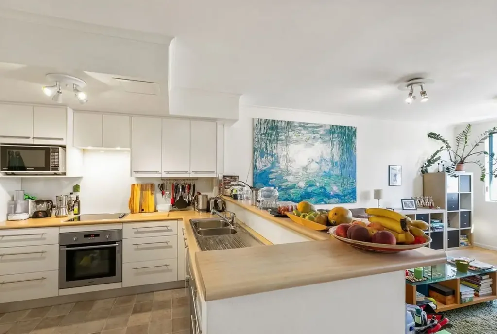Private & Stylish Apartment with Townhouse Design
