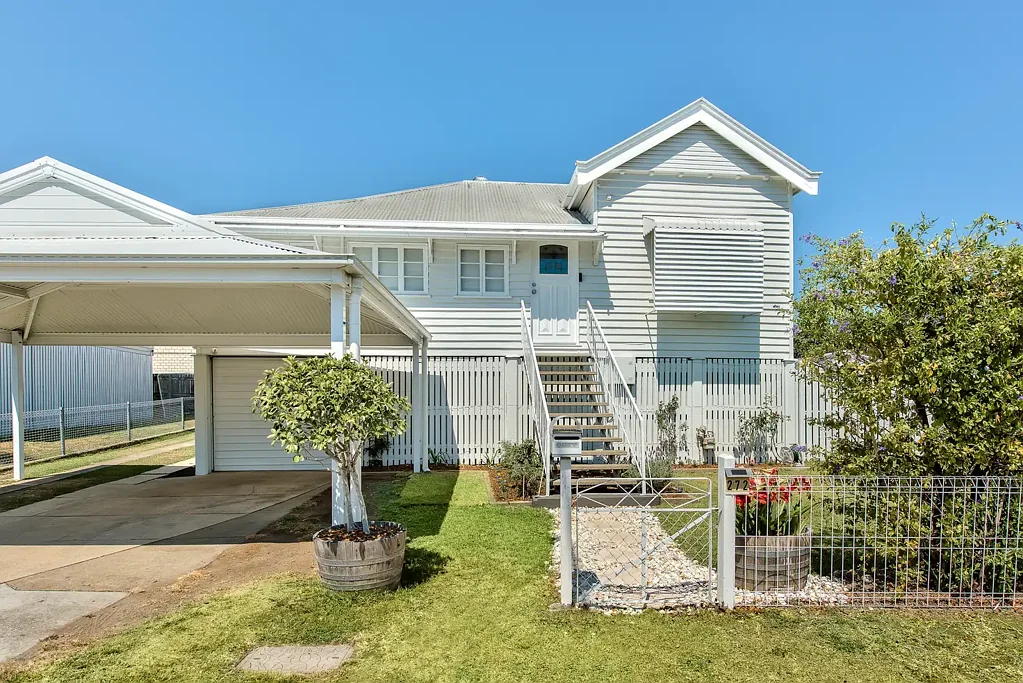 Enoggera 3ਬੈੱਡਰੂਮ Timeless Queenslander with Updated Interiors