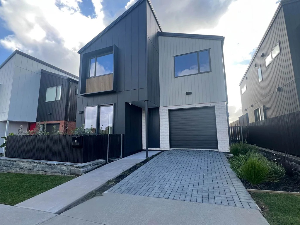 5 Bedroom Standalone house in the center of Albany