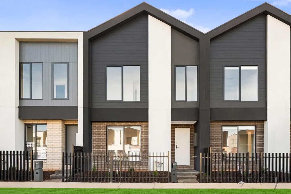 Brand New 4-Bedroom Townhouse in the Heart of Kalkallo