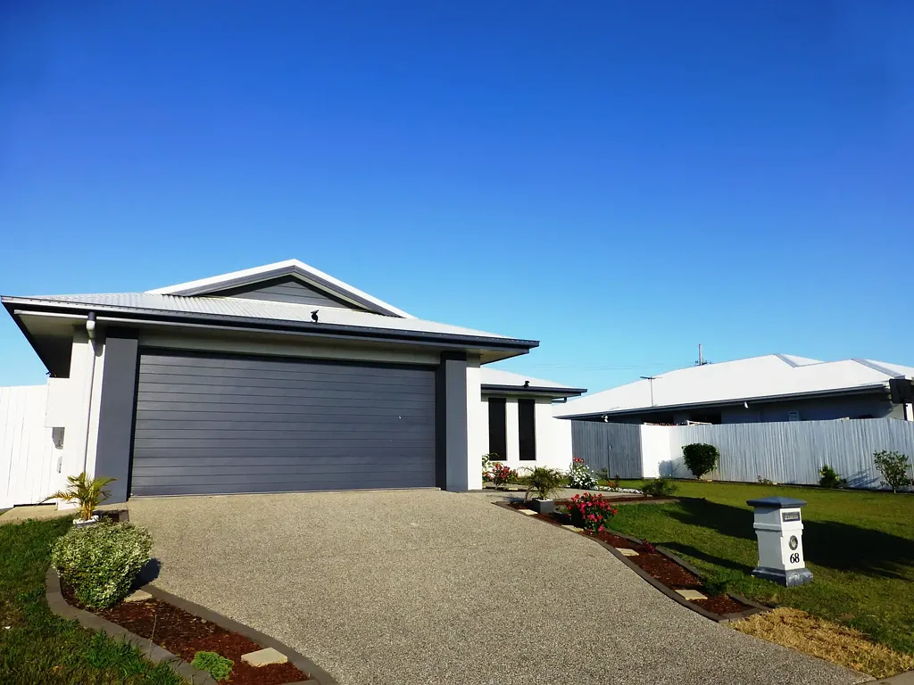 IMMACULATE OORALEA HOME WITH SO MANY BENEFITS