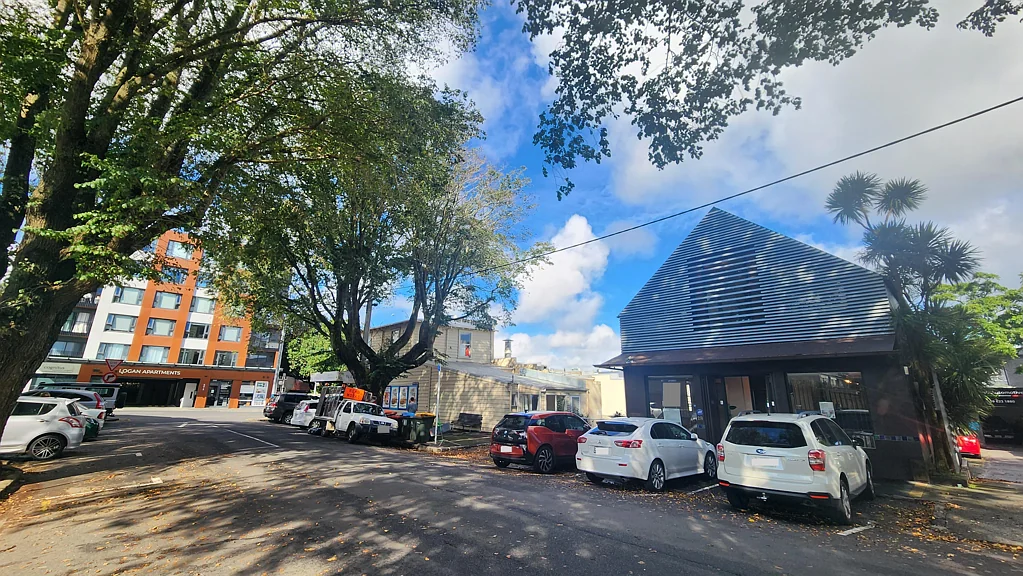 Epsom Epsom Standalone High Stud Stylish Retail