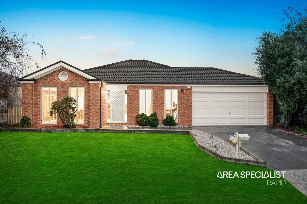 Narre Warren South 4غرفة نوم The Brief: Light-Filled Family Home with a Stunning Enclosed Entertaining Area!