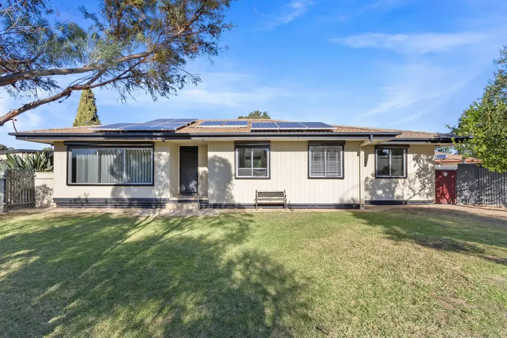 Gawler West 4房  Fantastic home or investment with limitless opportunity!