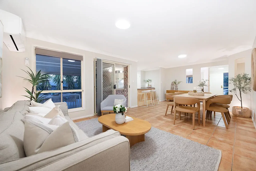 Eatons Hill 5房 宽敞的5卧室家庭住宅，带3个起居区 HUGE 5 BEDROOM FAMILY HOME WITH 3 LIVING AREAS