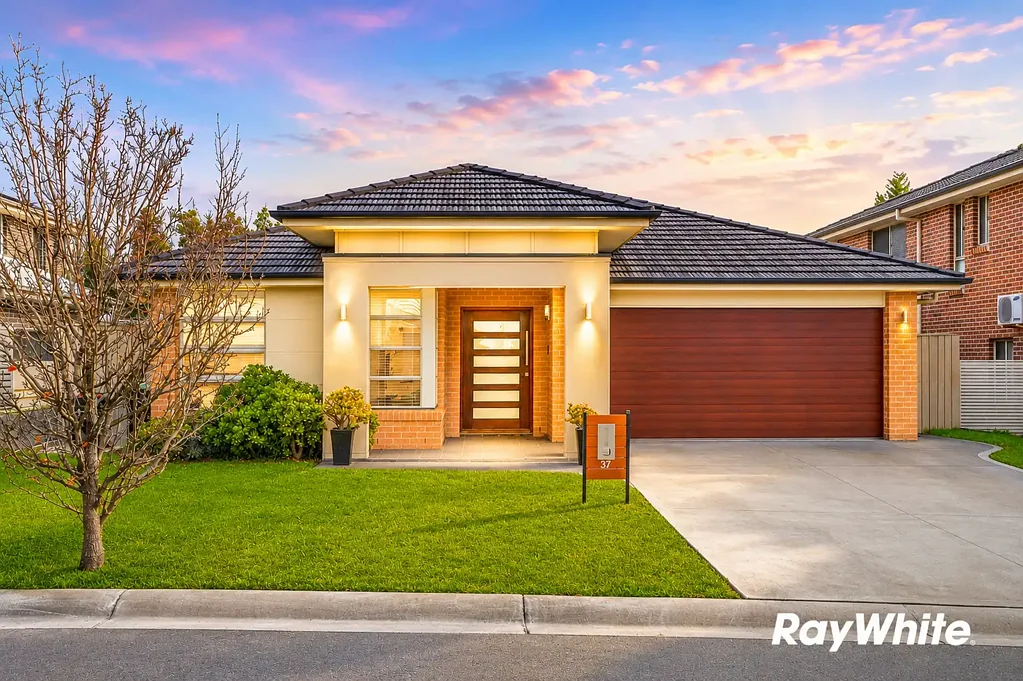 Colebee 4ਬੈੱਡਰੂਮ Stylish Family Living with Space, Comfort & a Media Room
