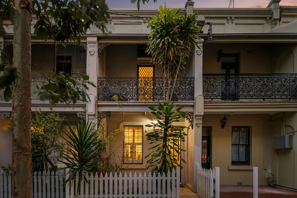 Ultimo 2غرفة نوم Period Charm Meets Modern Living in Prized Ultimo Setting