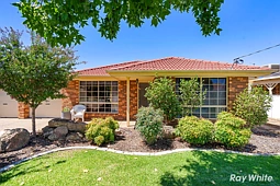 39 Grevillea Crescent, Lake Albert
