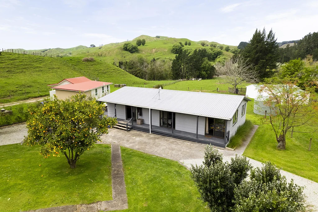 Muriwai Simple lifestyle, seriously for sale!