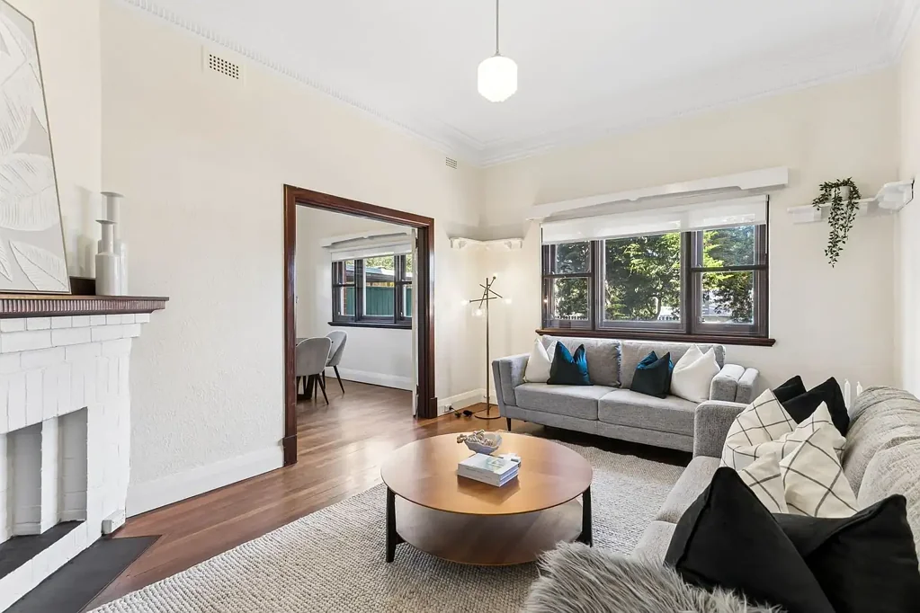 CHARMING CHARACTER APARTMENT IN THE HEART OF NEDLANDS