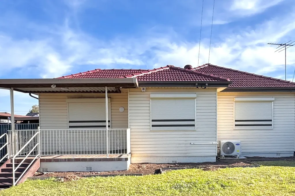 Freshly Renovated Family Home - FOR LEASE!!