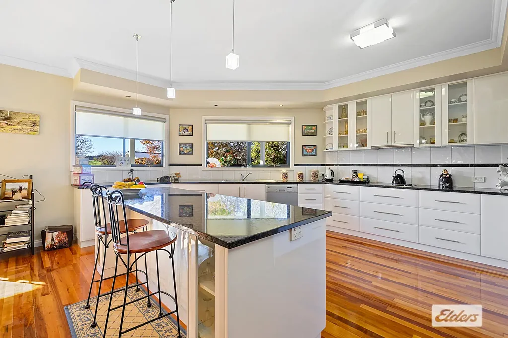 Barrington 3Phòng ngủ STUNNING LIFESTYLE PROPERTY | TRANQUIL POSITION