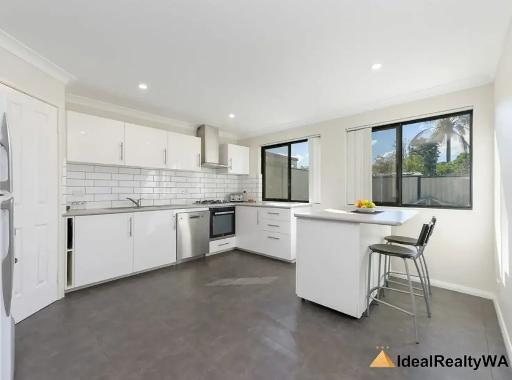 WELL-LOCATED 2-BEDROOM UNIT IN WILLETTON HIGH SCHOOL ZONE
