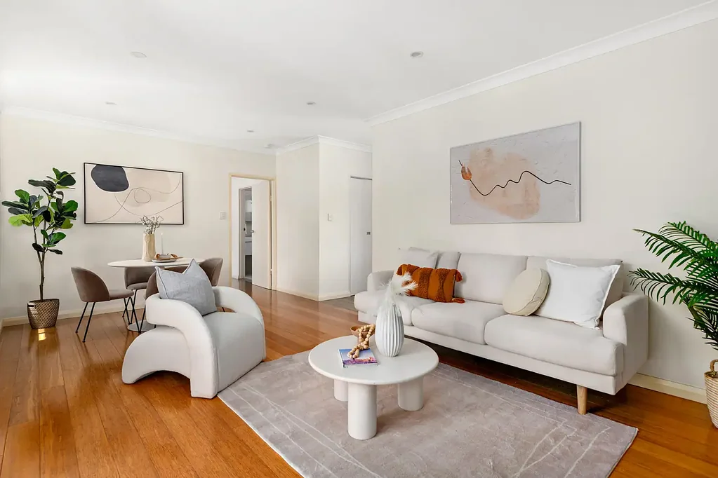 Ramsgate Beach 2房 海滨瑰宝近邻 时尚两卧公寓 竹木地板铺展 朝北绿意阳台 石材厨房现代 两卧内置衣柜 独立书房办公 步行便利生活 Stylish Two-Bedroom Apartment with Beachside Appeal