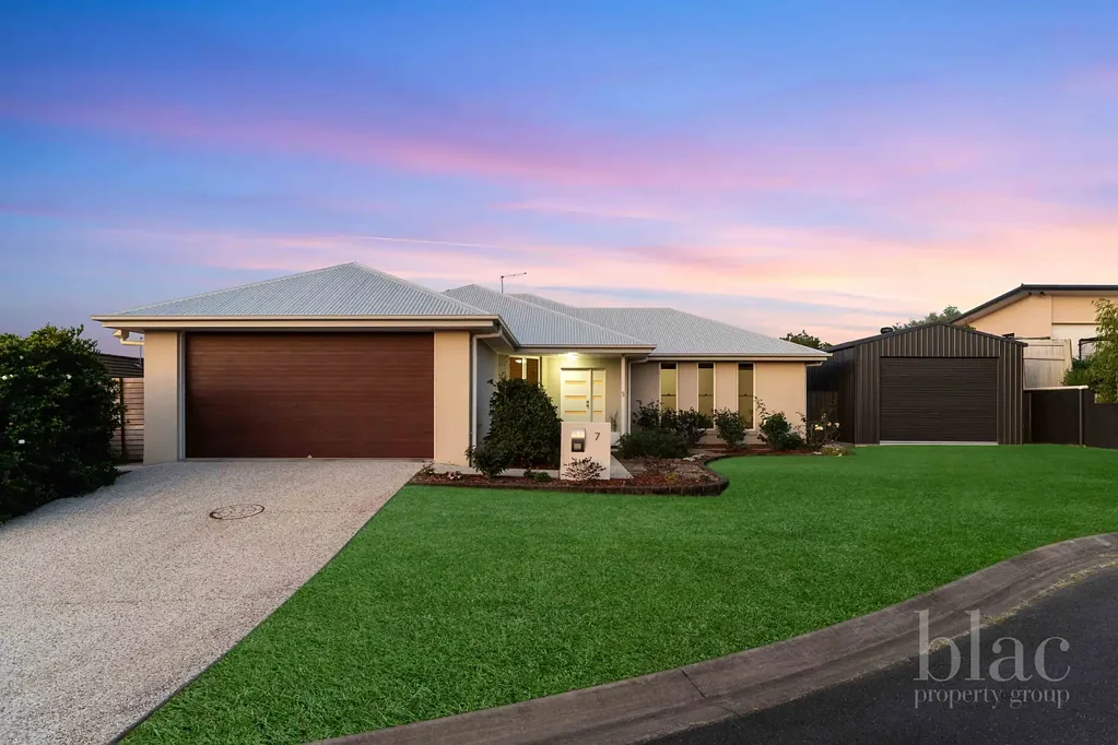 Warner 4 Bedroom POOL. SHED. STYLE. WARNER'S COMPLETE PACKAGE