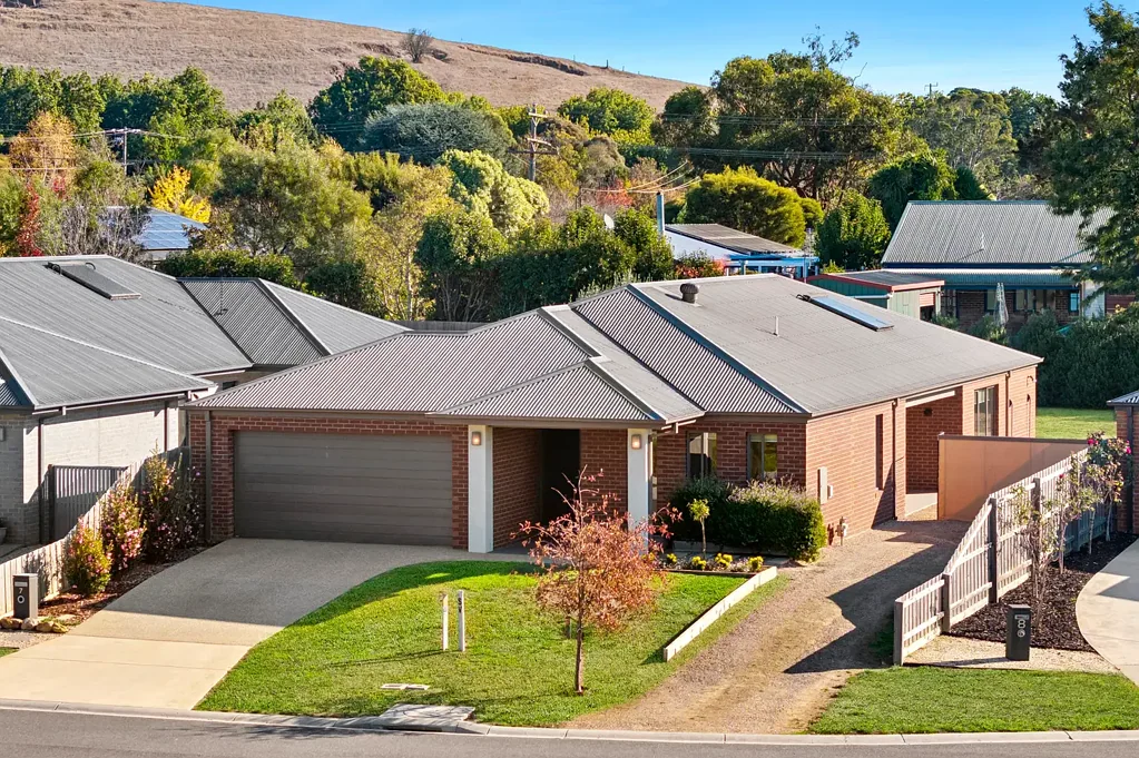 7 Jones Court, Woodend, VIC 3442