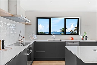 2/14 Clifton Road, Waiake, North Shore City