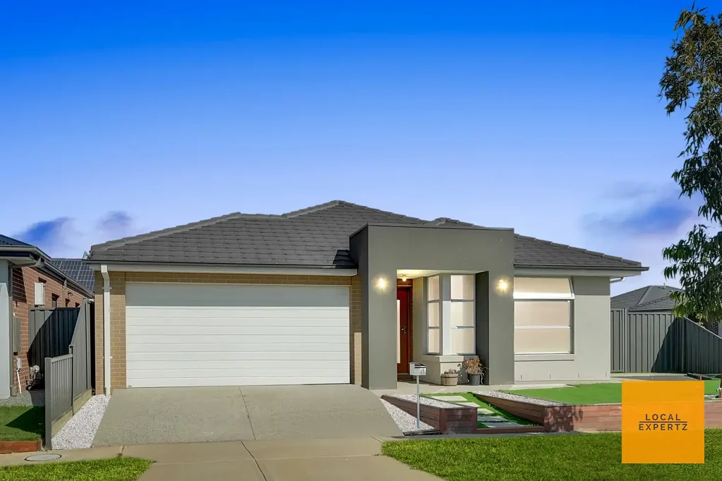 SPECTACULAR NEAR-NEW FAMILY HOME!