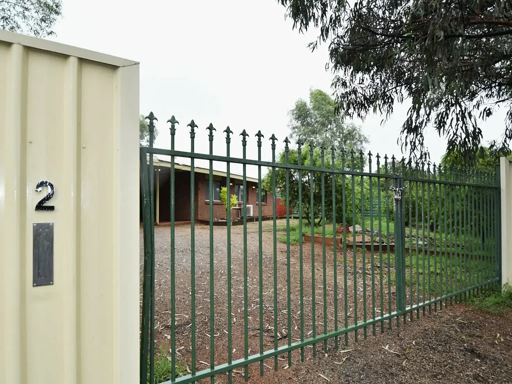 2 Esther Court, Larapinta, NT 875