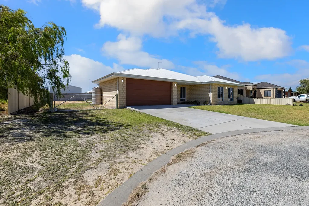 Lancelin 4ਬੈੱਡਰੂਮ A PROPERTY TO BE PROUD OF - MODERN, SPACIOUS & READY TO WELCOME YOU