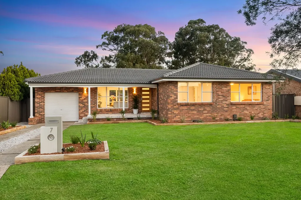 South Windsor 3ห้องนอน Renovated to Perfection - Simply Move In & Enjoy