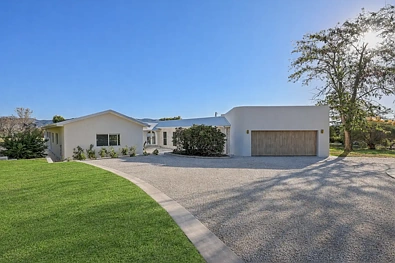 Bombira 4Habitaciones Architectural Masterpiece in Prestigious Bombira Setting
