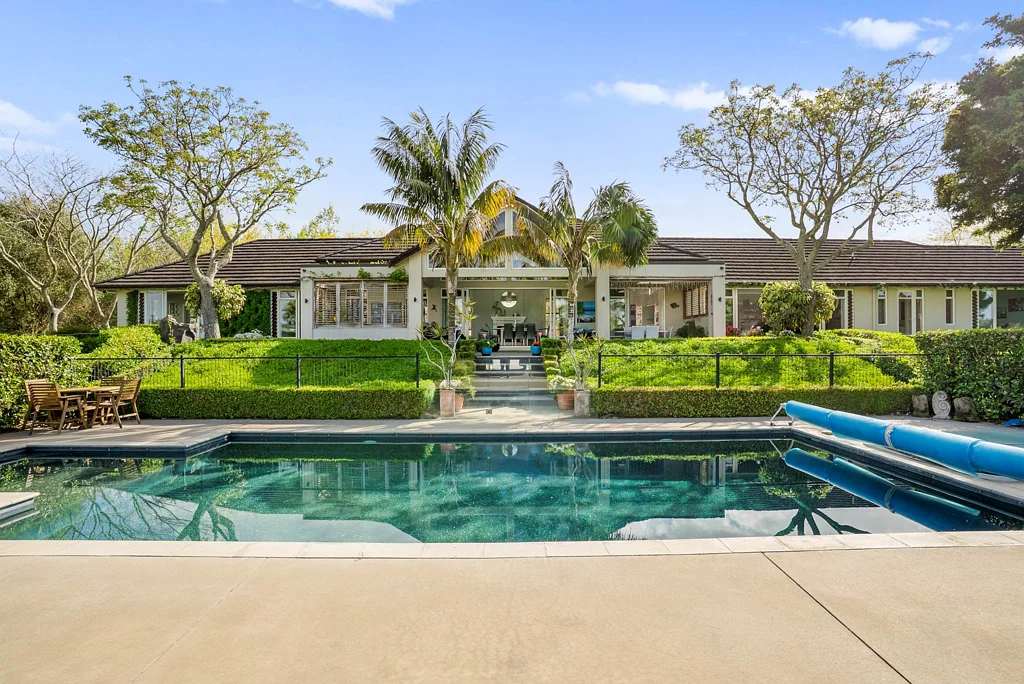Pukekohe 6બેડરૂમ ELEVATED RESORT-STYLE ELEGANCE