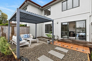 2/42 Fields Parade, Oteha, North Shore City