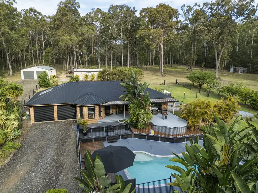 Paxton  RESORT LIKE PRIVATE ACREAGE