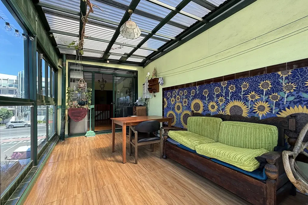 Fully Furnished 3-Bedroom Apartment with Stunning Sunroom