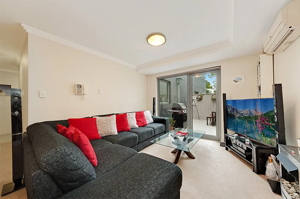 Spacious One Bedroom Apartment with Private Sunny Courtyard