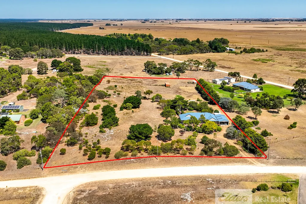 Rocky Camp 4Kwarto Immaculate Blue Lake Country Home on 5 Acres – Perfect for Relaxed Rural Living