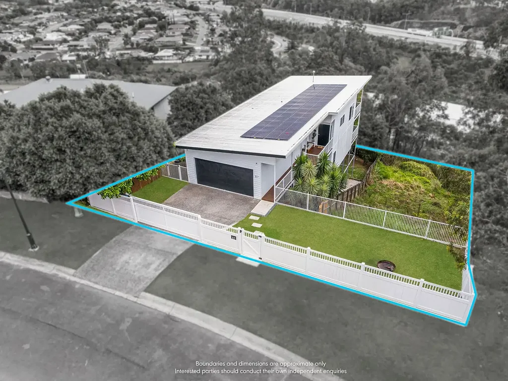 Burleigh Heads 4Kwarto Modern Features with an Exceptional Land Opportunity