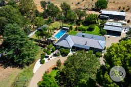 240 MITCHELL RD, Lake Albert