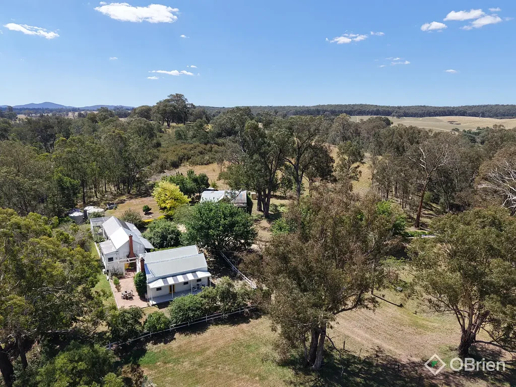 Glenaladale 3房  A Rare Dual-Cottage Lifestyle Retreat with Creative Space