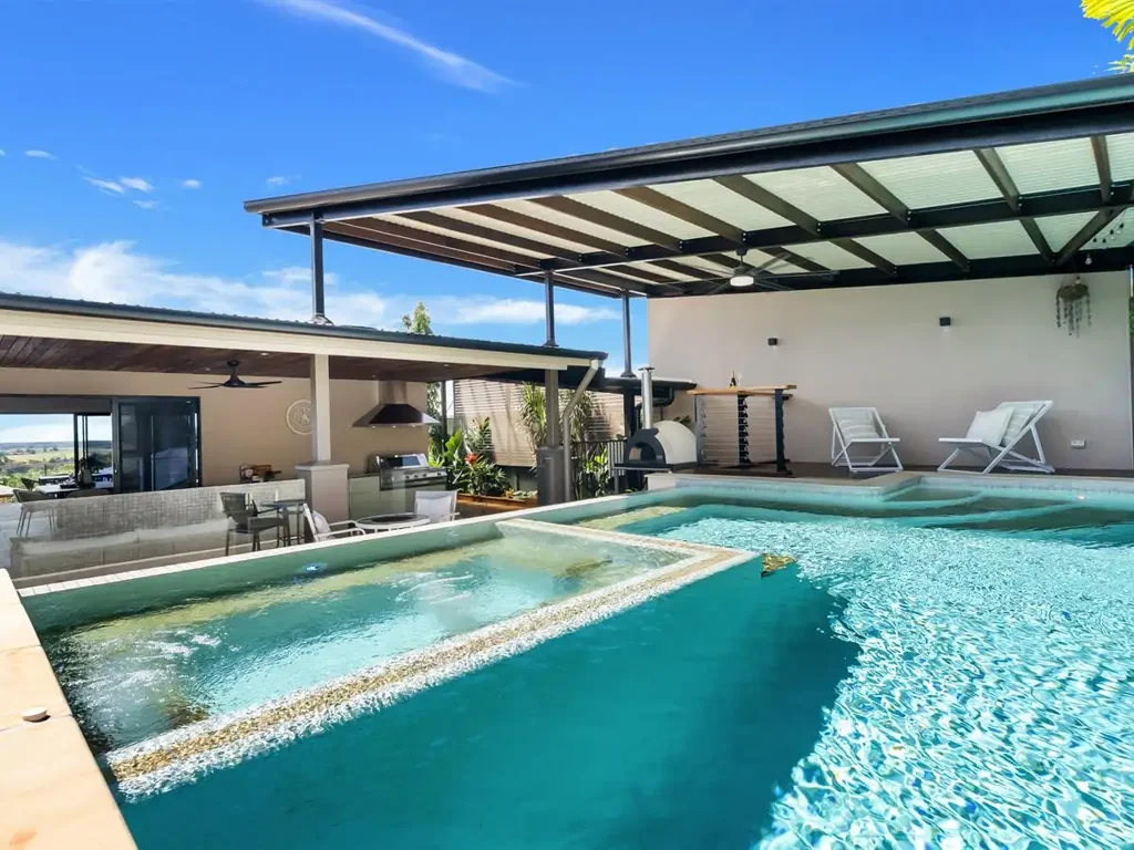Redlynch 5Kwarto A Tropical Masterpiece of Luxury and Lifestyle in Redlynch Rise