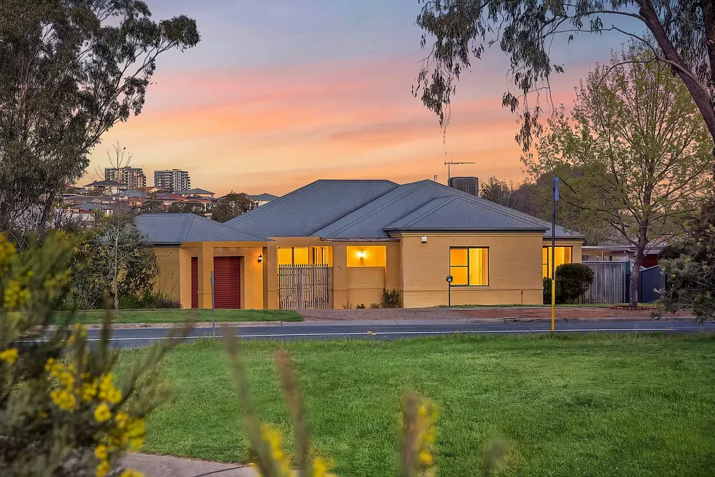 Ngunnawal 4Phòng ngủ Peaceful Gardens and Expansive Interiors Beside the Reserve