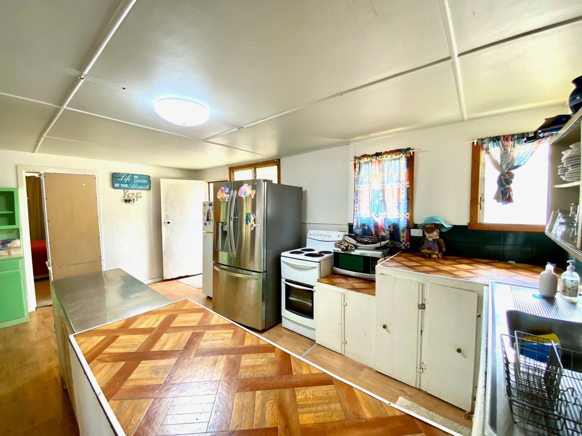 18 YUKANA ST, BOYNE ISLAND QLD 4680, 0 chambres, 0 salles de bain, House